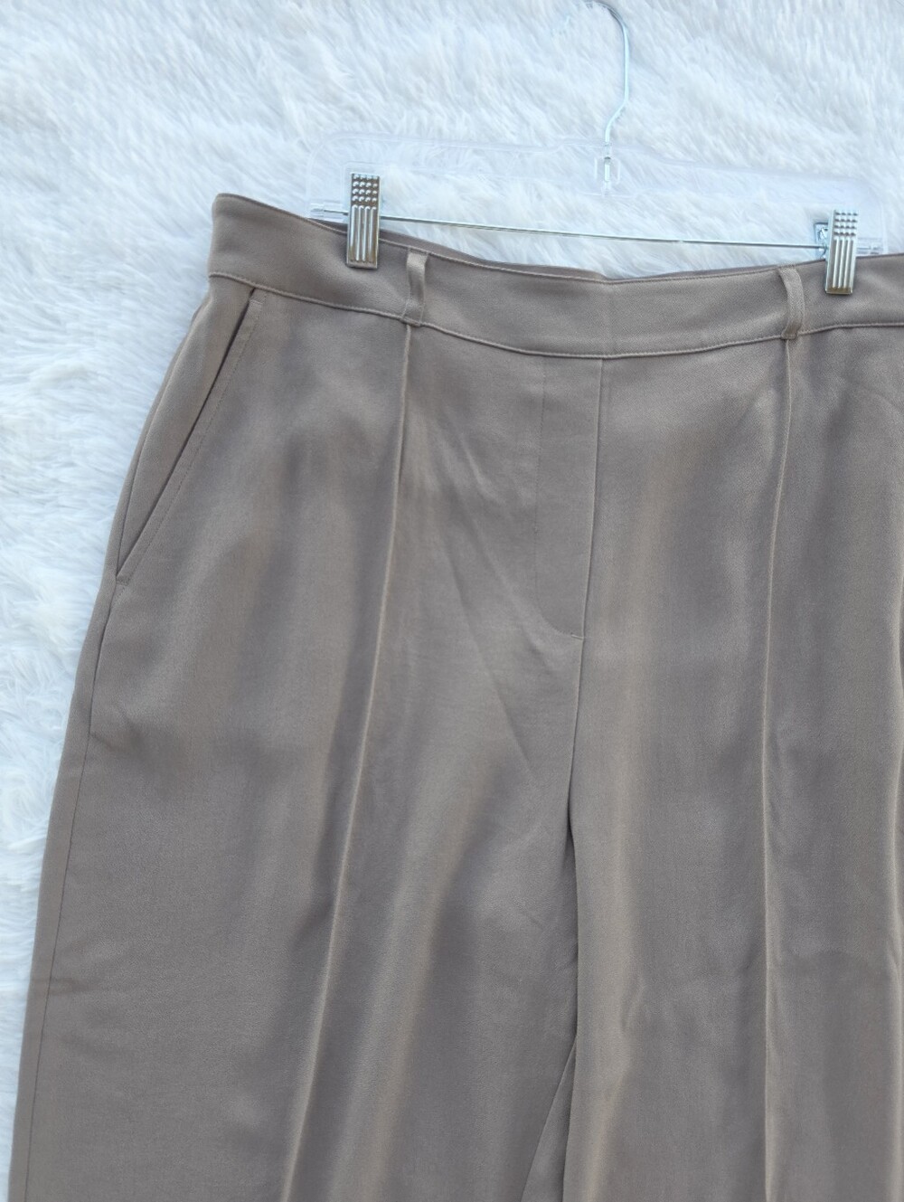 Spanx‎ NWT Beige Crepe Straight Leg Trouser Pants in Smoke - Picture 3 of 9